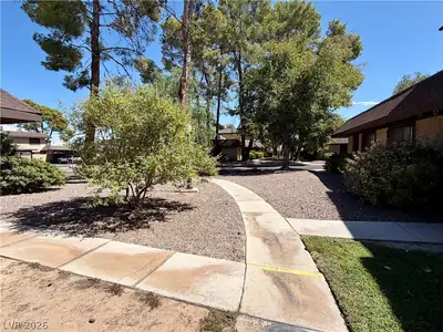 6132 Meadowgrass Lane Yard