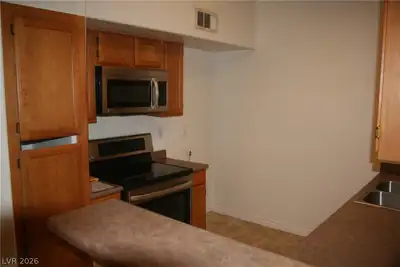 7255 West Sunset Road 1021 Kitchen
