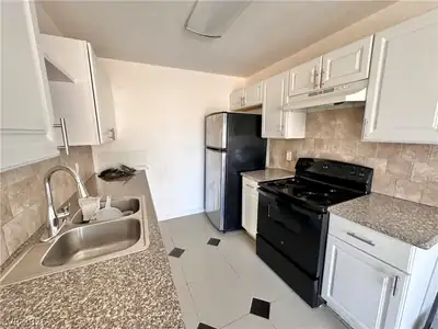 5238 Greene Lane C Kitchen