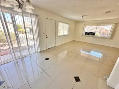 5238 Greene Lane C Living Room