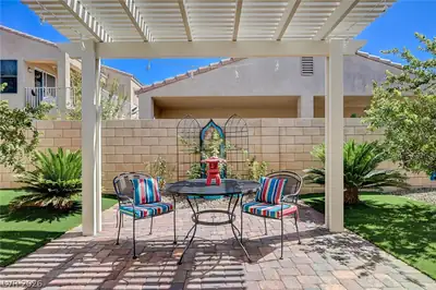 9206 Penn Station Street Patio