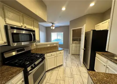 6480 Annie Oakley Drive 611, Las Vegas, NV 89120 Kitchen