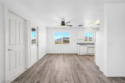 5880 Reno Lane Dining Area