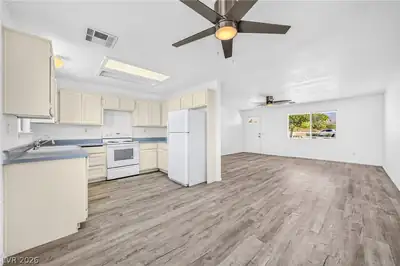 5880 Reno Lane Kitchen