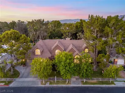 2252 Buckingham Court 
