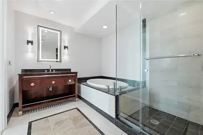 2700 Las Vegas Boulevard 3304 Primary Bathroom