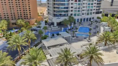 2700 Las Vegas Boulevard 3304 Pool