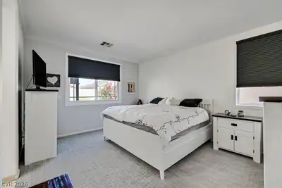 626 Fontayne Avenue Bedroom