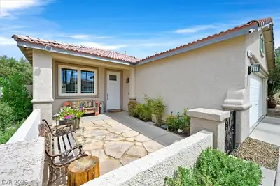 626 Fontayne Avenue Courtyard