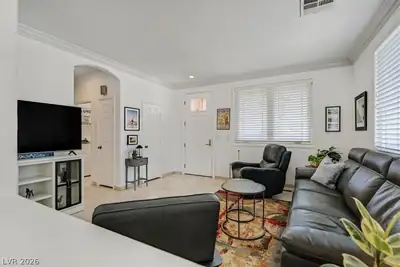 626 Fontayne Avenue Living Room
