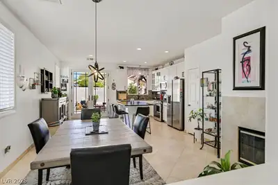 626 Fontayne Avenue Dining Area
