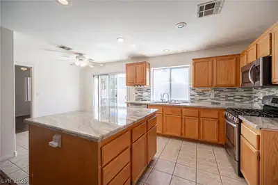 10127 Yellow Canary Avenue Kitchen