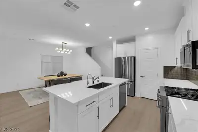 600 North Carriage Hill Drive 1048 Kitchen