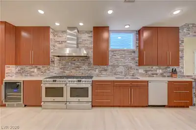 820 Vegas Valley Drive, Las Vegas, NV 89109 Kitchen