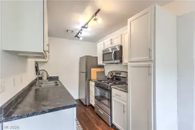 5330 East Charleston Boulevard 44, Las Vegas, NV 89142 Kitchen