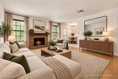 5576 West Rochelle Avenue 23D Living Room