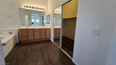 3902 West El Campo Grande Avenue Primary Bathroom
