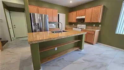 3902 West El Campo Grande Avenue Kitchen