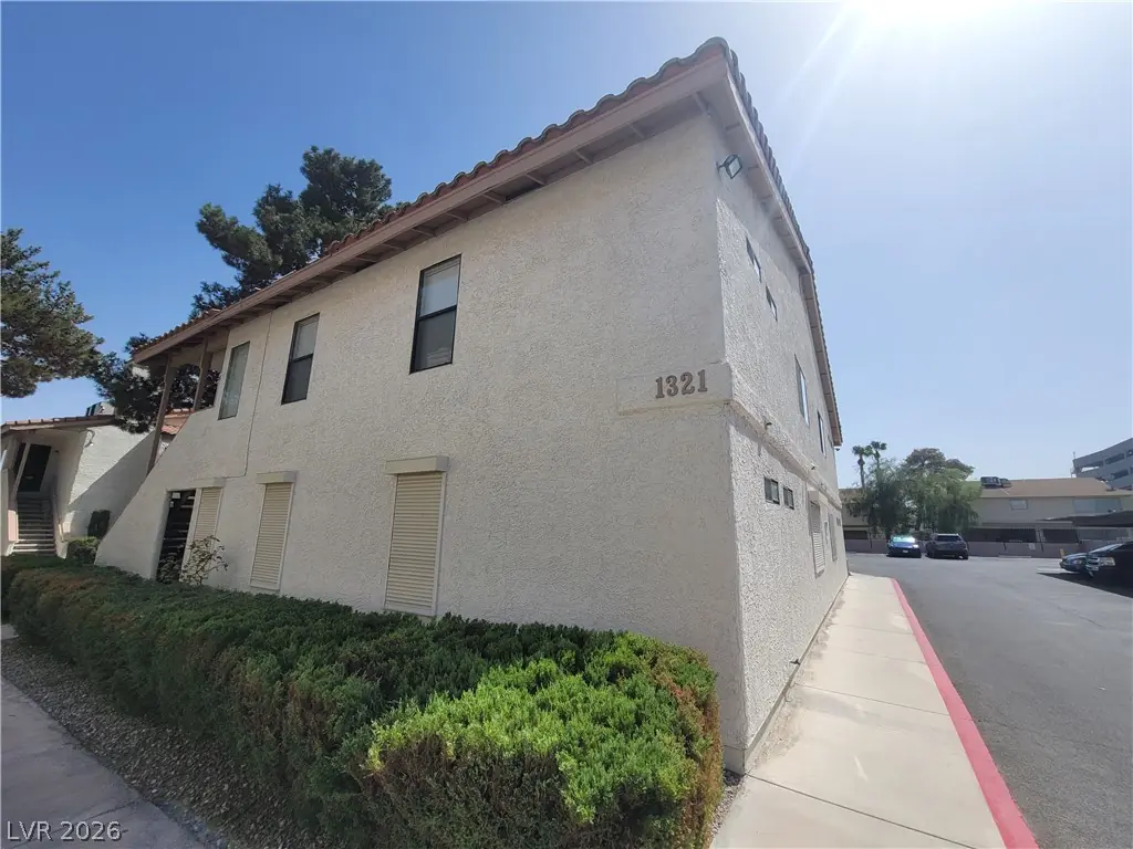 1321 Del Mar Street 202