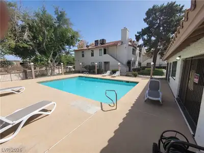 1321 Del Mar Street 202 Pool