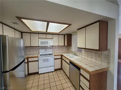 1321 Del Mar Street 202 Kitchen
