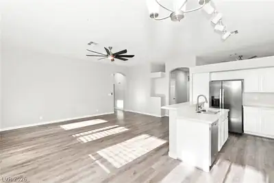 2237 Bridle Wreath Lane Kitchen