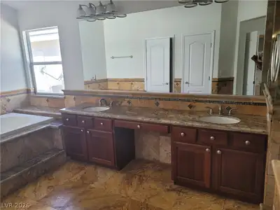 7020 Manzanares Drive Primary Bathroom