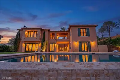 7 Costa Del Sol Court 
