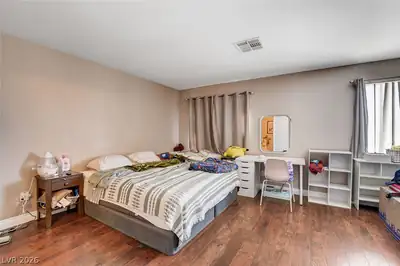 8720 Dusty Wagon Avenue Bedroom