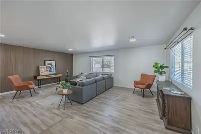 2221 Mohawk Street Living Room