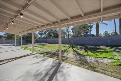 2221 Mohawk Street Patio