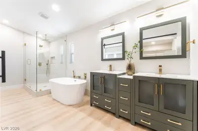 1517 Kirby Drive Primary Bathroom