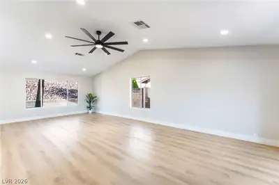 1517 Kirby Drive Living Room