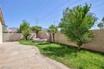 8212 Calico Wind Street Yard