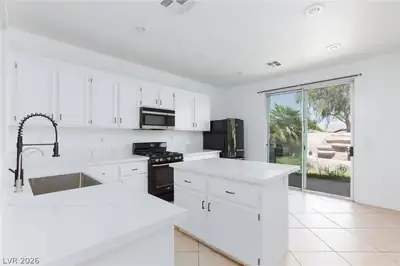8212 Calico Wind Street Kitchen