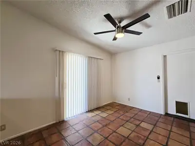 6346 Bullion Boulevard Dining Area