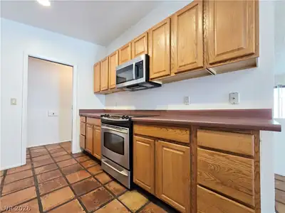 6346 Bullion Boulevard Kitchen