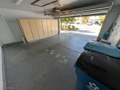 8913 Perfect Diamond Court Garage
