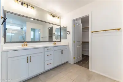 10364 Thurso Avenue Primary Bathroom