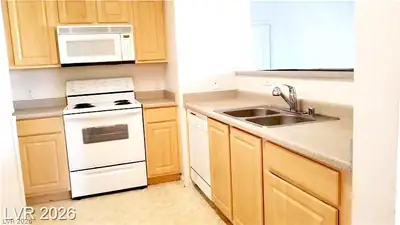 6955 North DURANGO Drive 3017 Kitchen