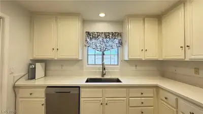 5425 Comchec Way 103 Kitchen