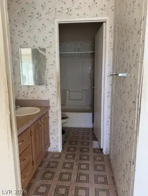 4560 Savoy Boulevard Bathroom