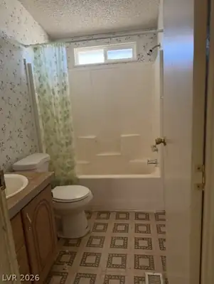 4560 Savoy Boulevard Bathroom