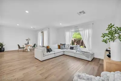 7788 Willow Garden Court Living Room