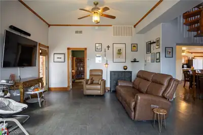 560 Bonelli Avenue Living Room