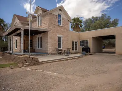 560 Bonelli Avenue Front of Structure