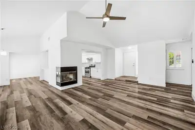 1904 Bradbury Circle Circle Living Room