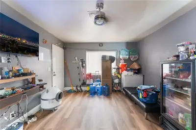 828 Sagman Street Living Room