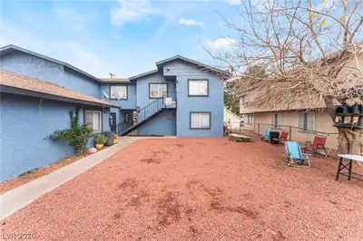 828 Sagman Street Yard