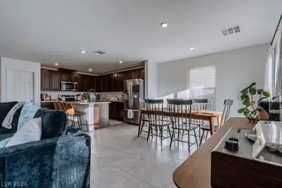 381 Bridal Veil Falls Street Dining Area